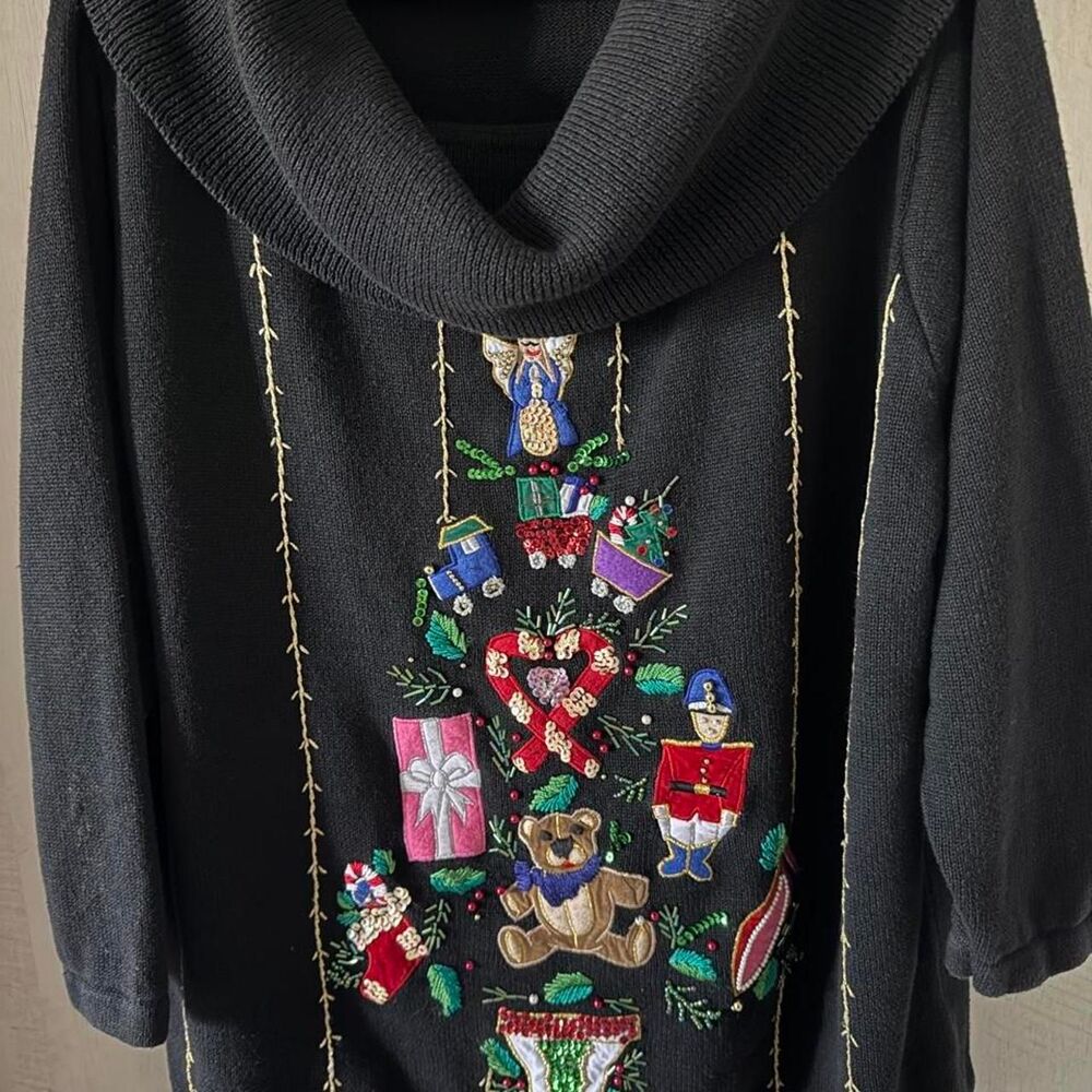 Victoria-jones Women's Black Christmas Sweater
